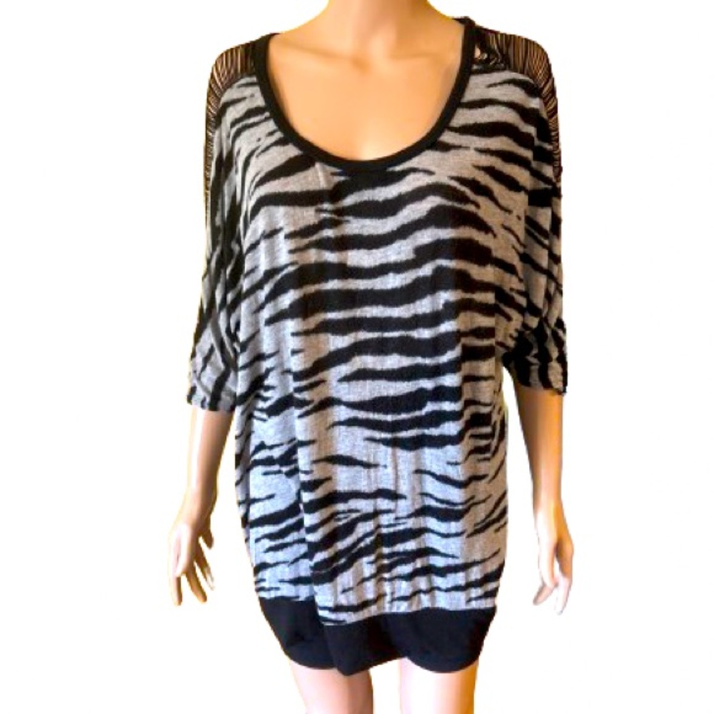 Black and grey top size 17/19 only $8